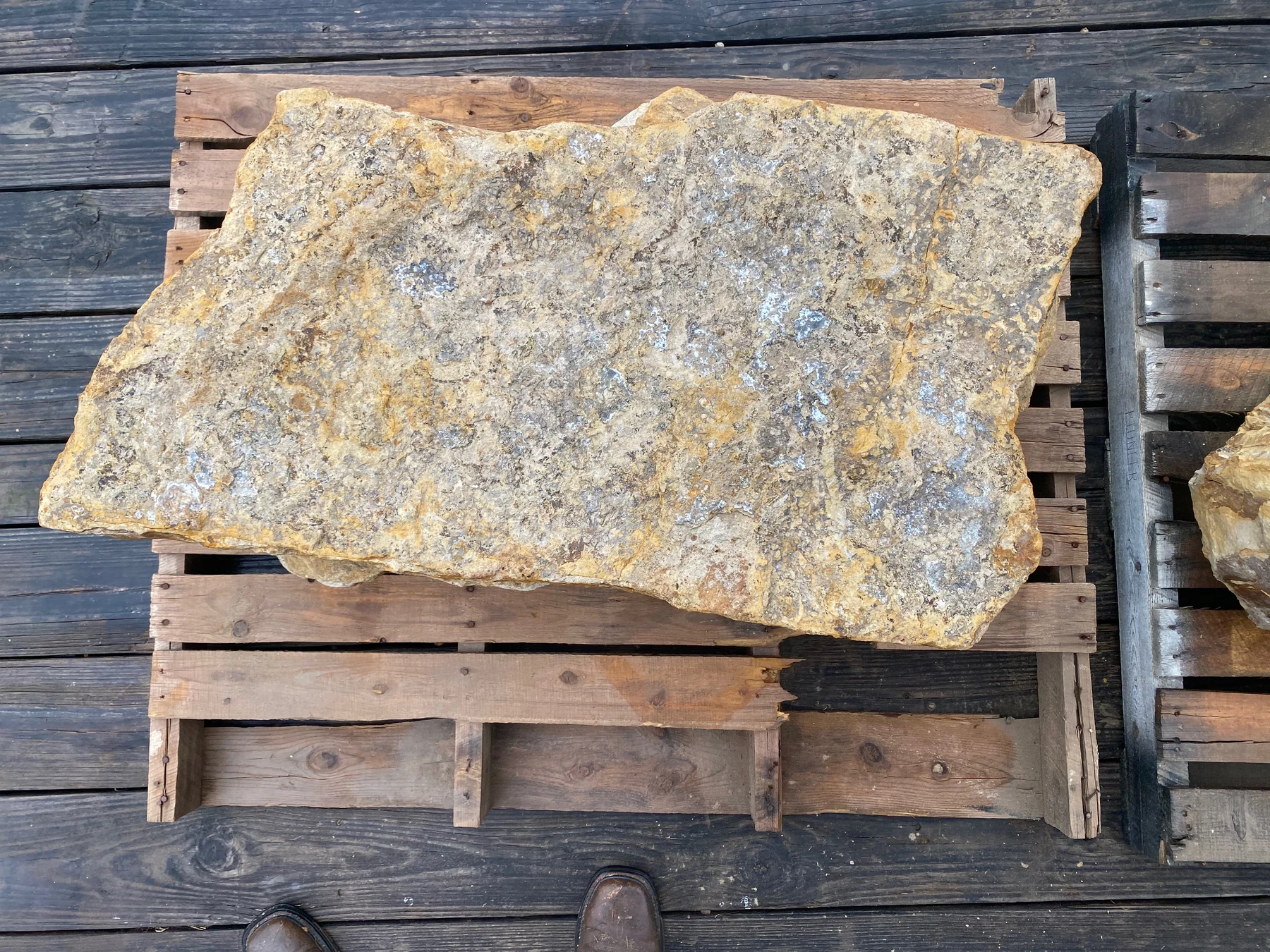 Top view of Breckenridge Gold showing honey, cream, and mineral variation